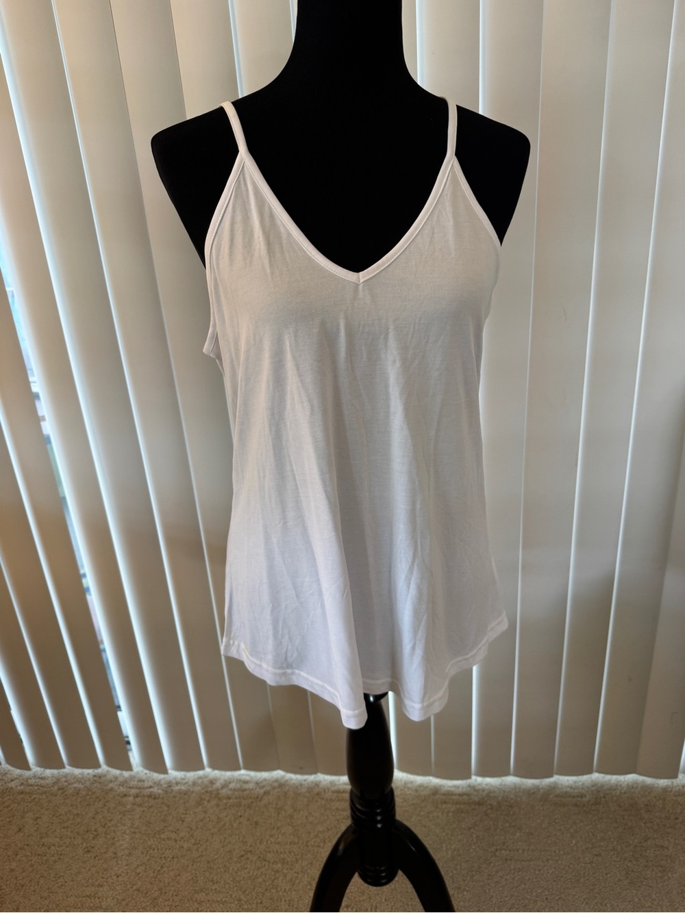 NWT! Women's V-Neck Spaghetti Strap Open Back Tank Top Size Large